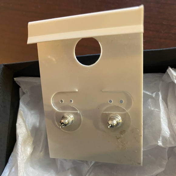 Coldwater Creek silver knot style elegant earrings NWOT - Picture 2 of 3